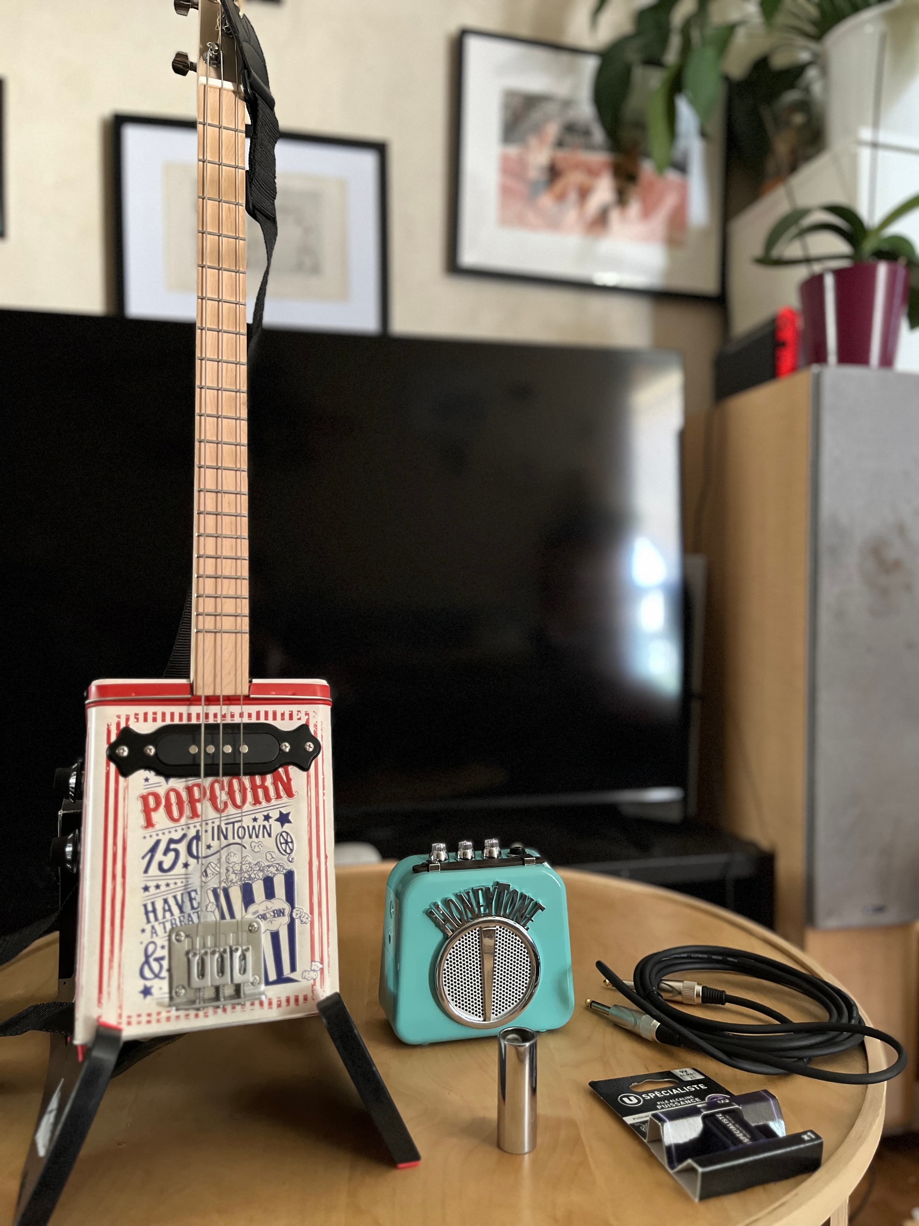 Pack cigarbox avec ampli, jack, bottleneck et pile de rechange